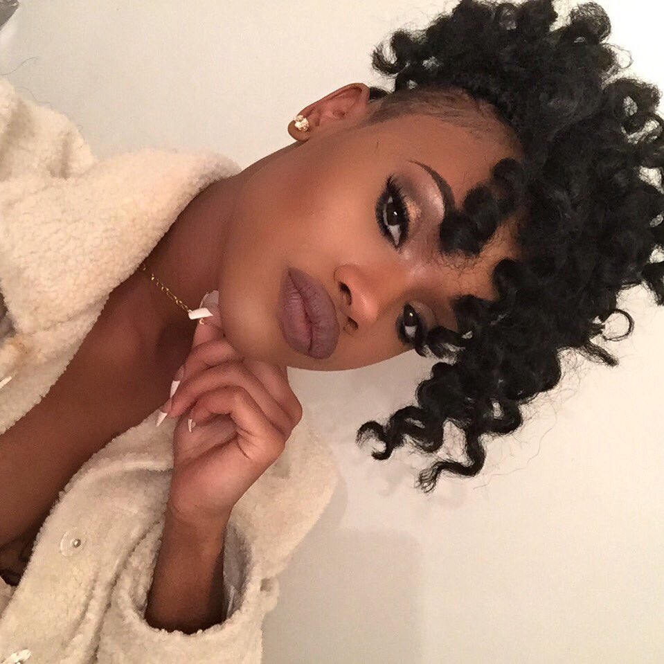 ethereal__'s tweet photo. She's such a beauty! 😍#BEATBYMELSILVA #MSmakeup! Dripped ✨✨ https://t.co/imFJrzqGmn