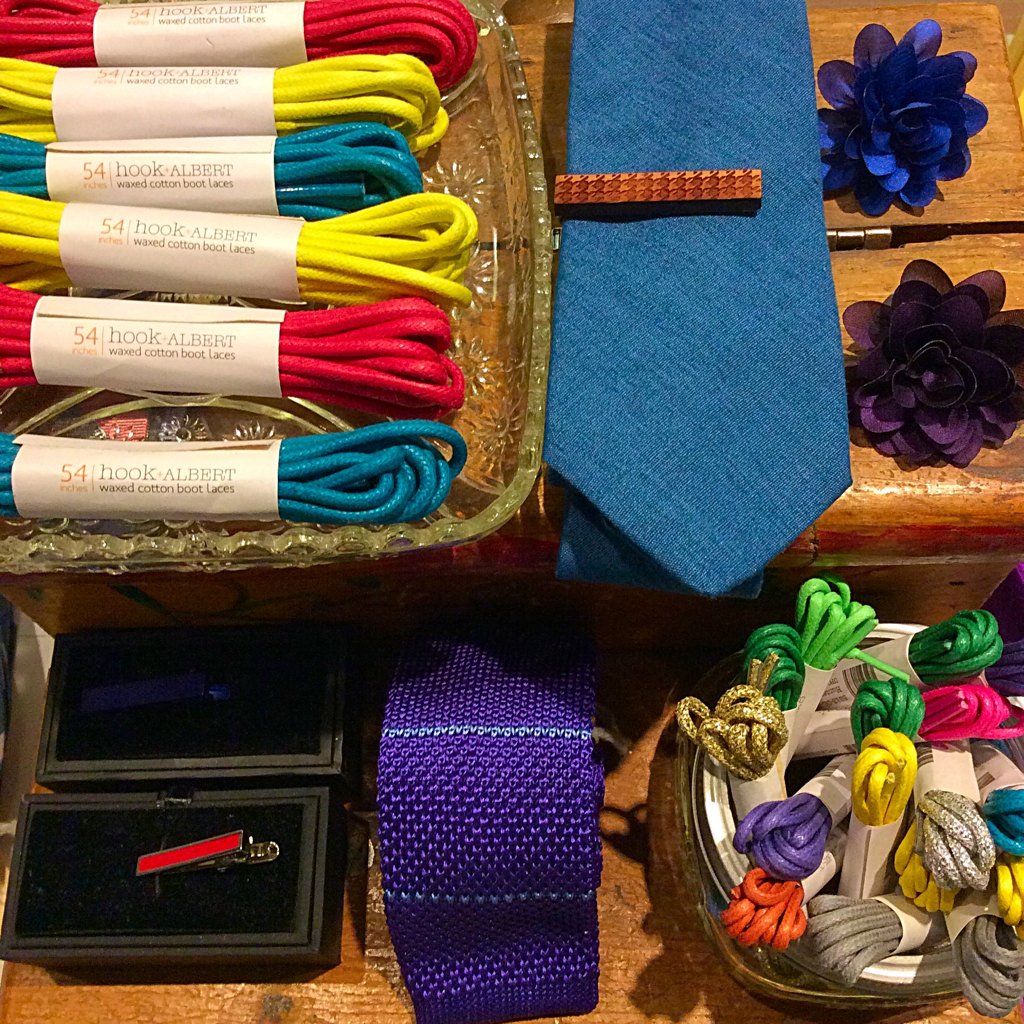 fraquesnola's tweet photo. Stocking stuffers!!! #StockingStuffers #MensAccessories #ShoeLaces #TieBars #Ties #LapelFlowers #NewOrleans #Men https://t.co/8tQ9UfKpws