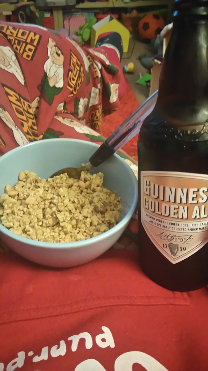 CarlyseeMofM's tweet photo. #beer #cereal #pyjamas and @bbcapprentice on catch-up. Love a #wednesday evening 😀 https://t.co/zTpFvrxkV6