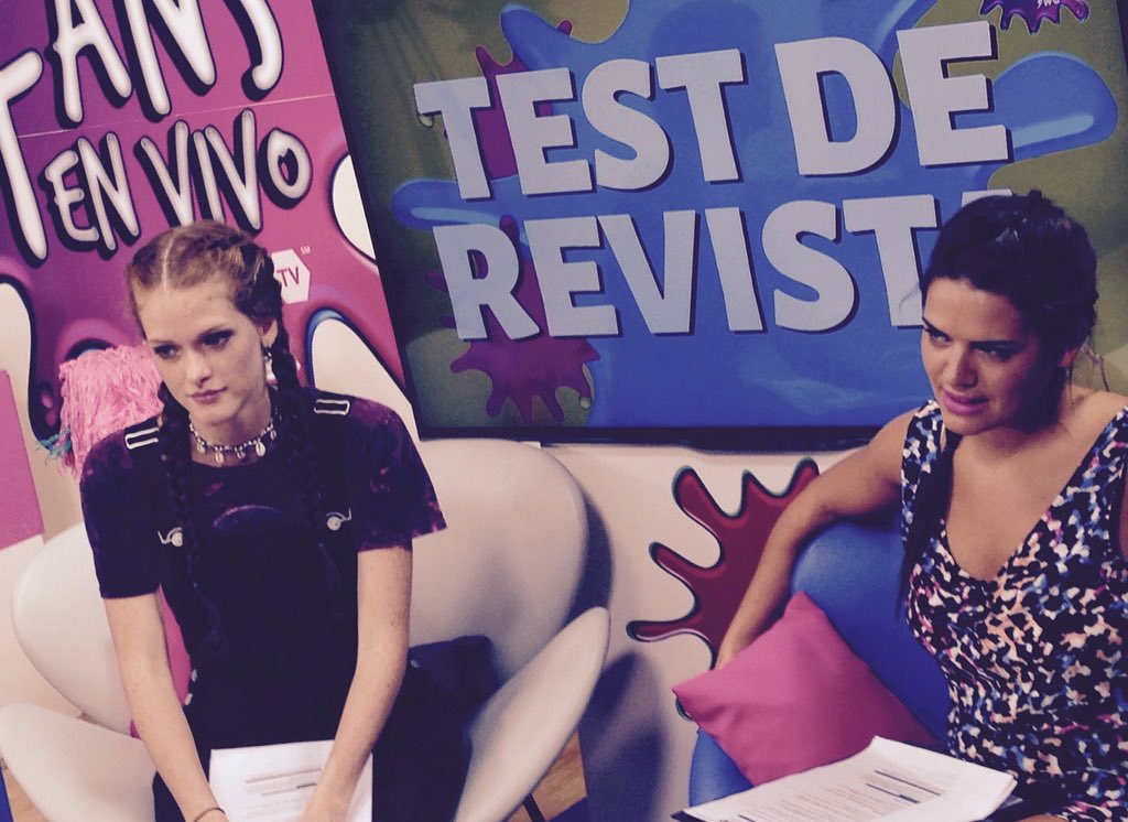 fansenfwtv's tweet photo. Entrá en ▶️ https://t.co/m944Zp7dmx y jugá al #TestDeRevista con @micavazquez y @Jennumartinez 😆😆👋 https://t.co/raGOrrfknV