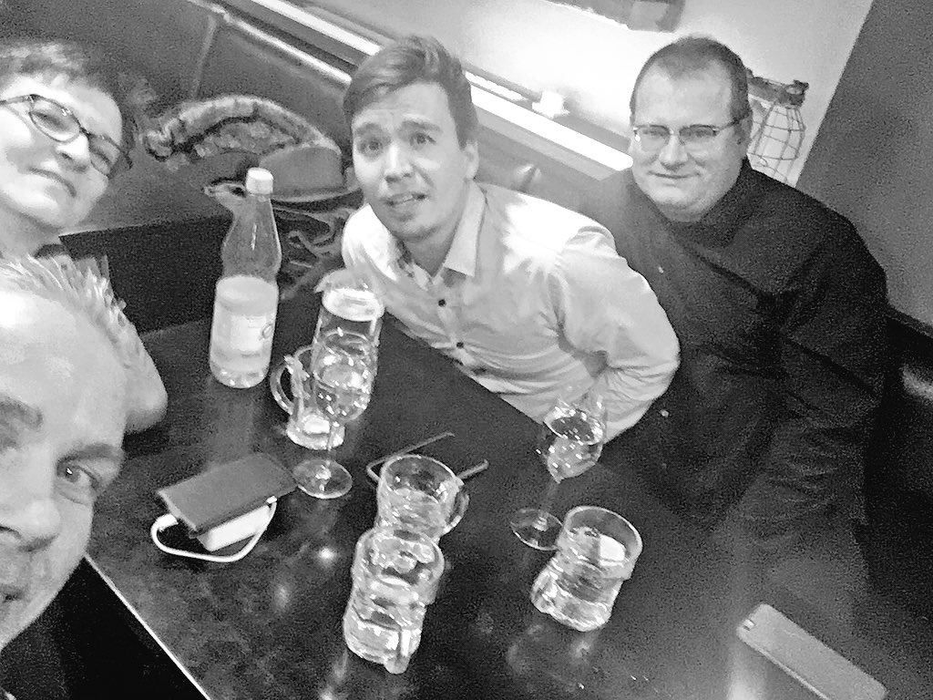 Tastenspieler's tweet photo. Das Lernlabische Quartett @EskenSaskia @legereaude @herrlarbig & @Tastenspieler #excitingEDU #lernlab https://t.co/QbbXLjMGN7