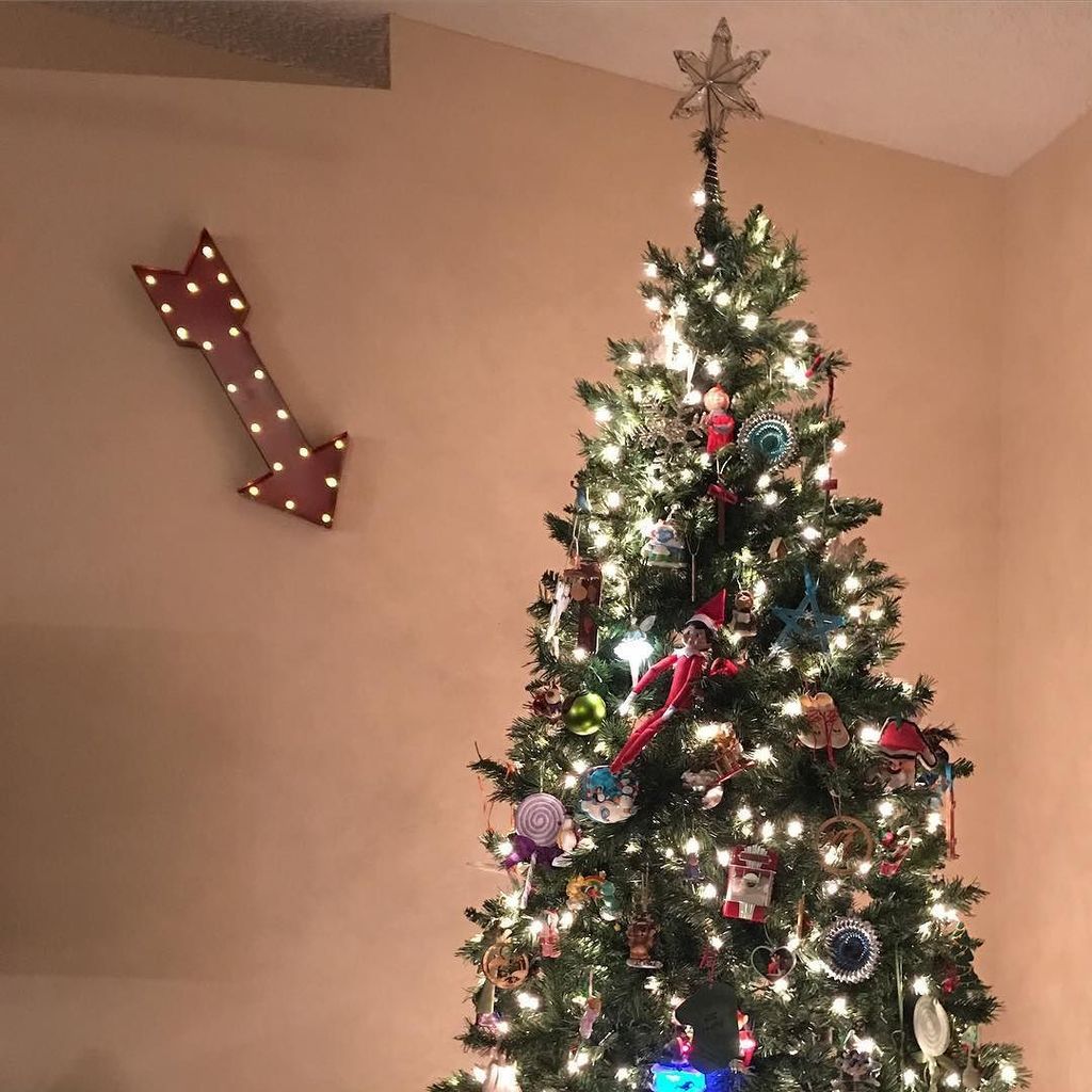 AFewShortCuts's tweet photo. Hey #santa. Right here is good. #lovearrows #shortcuts #kohlsclearance https://t.co/clfWxdUIkg