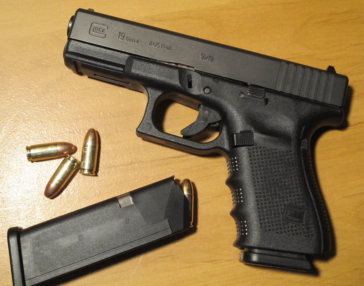 EBMedia7's tweet photo. ONCE AGAIN:

NO DISARMING.  NOT NOW.  NOT EVER.  

FIND OUT IF YOU CAN SHOOT THEN GET GUN/AMMUNITIONS

ASAP https://t.co/hHQR6BmdFj