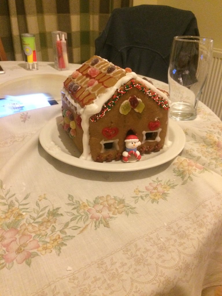 AmyLloyd09's tweet photo. Definitely the best thing we've ever achieved together😂 #gingerbreadhouse #isitchristmasyet @emmalloyd92 @NickLloyd8 https://t.co/FdiPcKqKZF