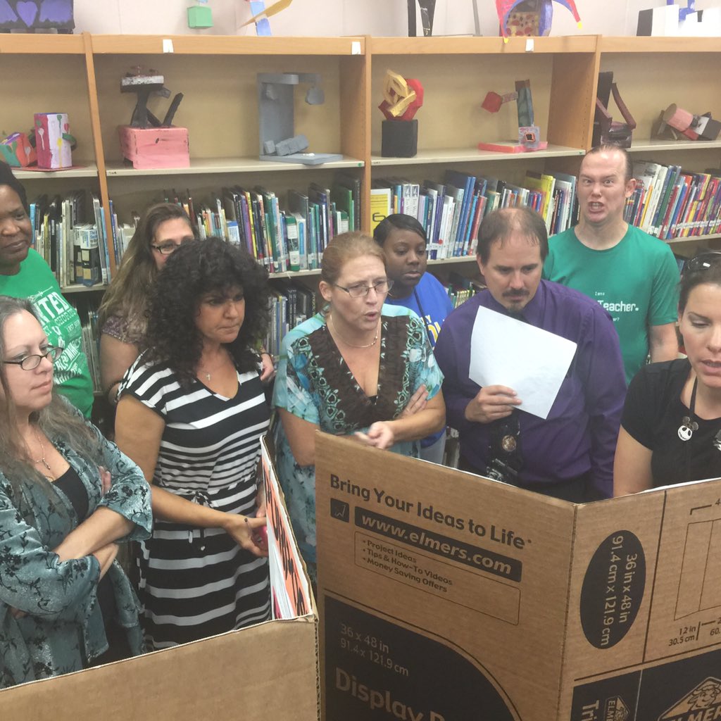 KellieMcclarty's tweet image. @bwinnes @PCorr11 @BlinnjaTheNinja  Judging science fair. Our director may have snapped. #scienceprocess #ilovemyjob