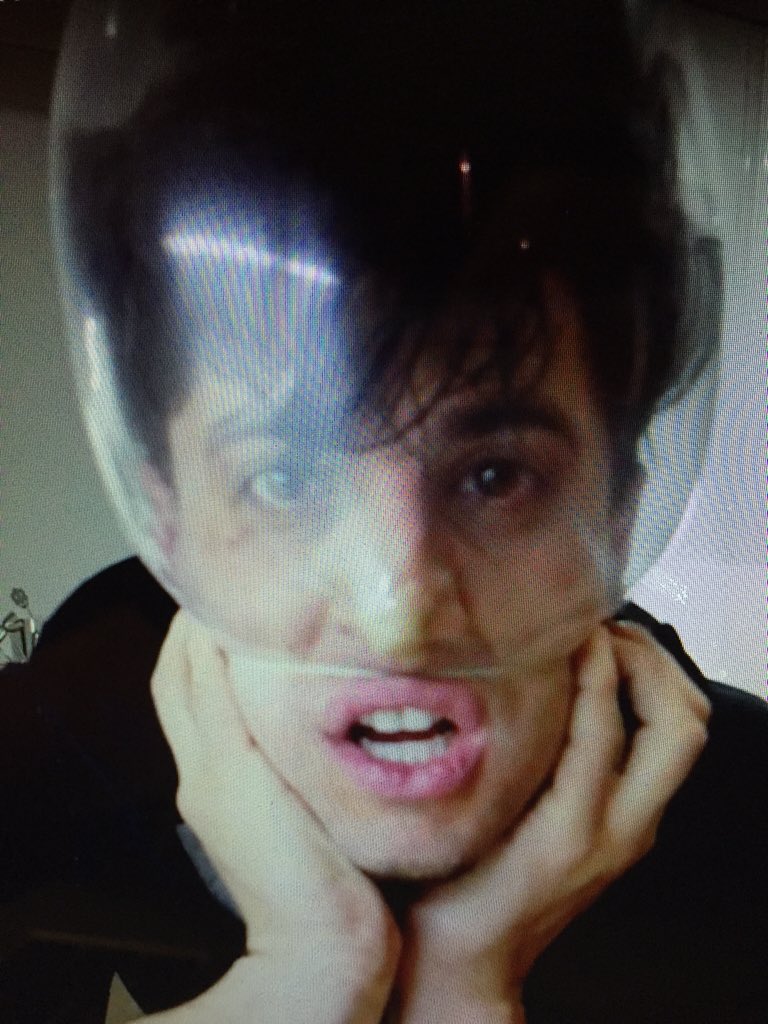 lonelyb0i's tweet photo. Looking good there @Jessewelle 😂😂😂 #CondomBalloon #DFN https://t.co/gX9KtKirSP