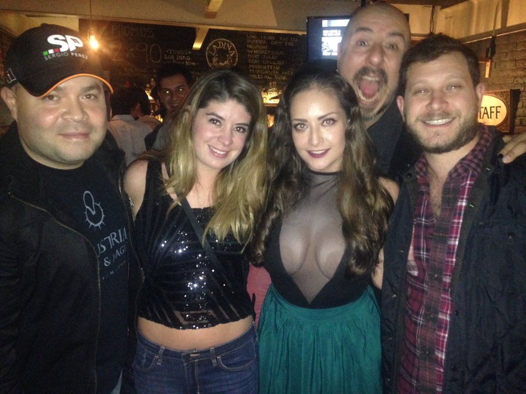 forwardpelicula's tweet photo. WRAP FORWARD PARTY! @hbedwellk @pirujosky @HaroldTorres9 @axelricco @Karen_Leone_ @lisette_morelos @OscarToledano https://t.co/lHDNjNj5ze