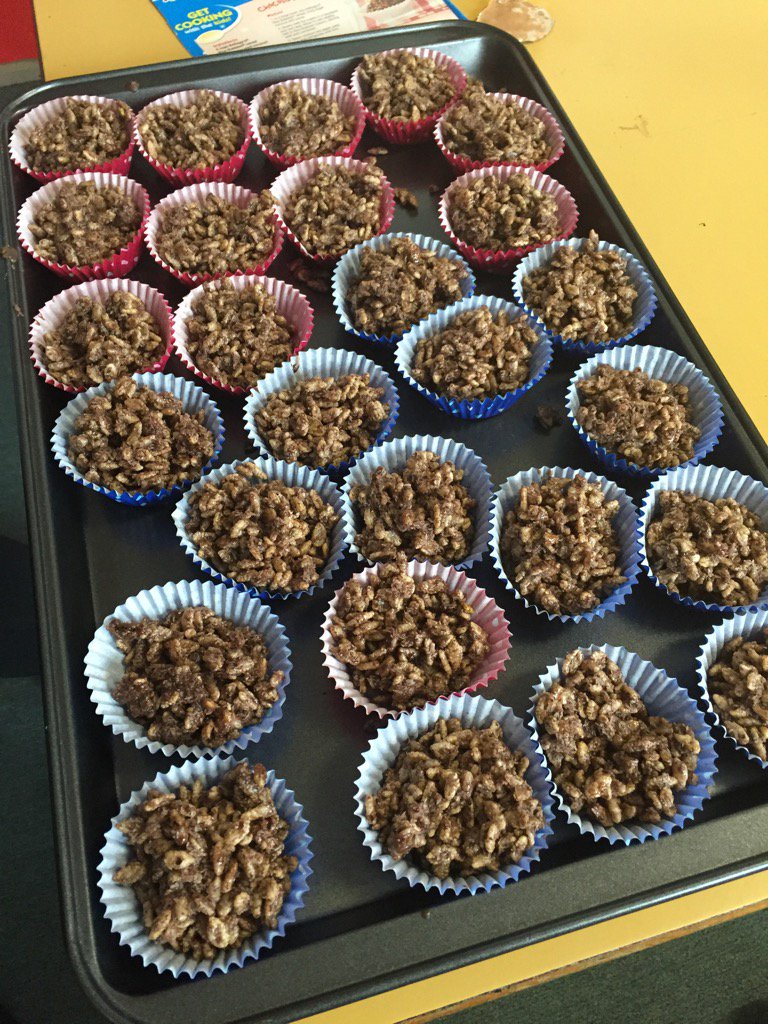 Now our mixture is complete... time to let it set! Great team work 1 Aqua! <a href="/MLISchool/">Mount Lewis Infants</a>