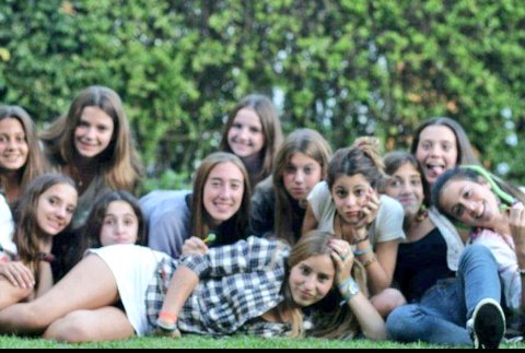MeelStoessel's tweet photo. Las Amo❤👊 
#RecuerdoStoessel✋❤ https://t.co/7NIvlDsUx8