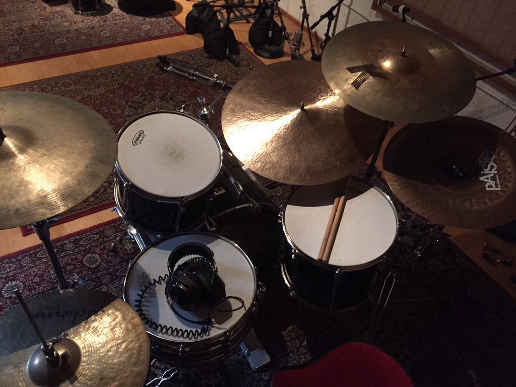 ronnie_connell's tweet photo. Just finished up recording in studio for the band zen machine epk coming out soon!! https://t.co/xJzqzDaZXm