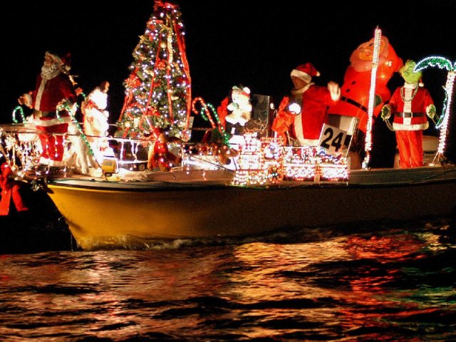 VisitSPC's tweet photo. #StPeteBeach leads us into the holidays w/ their Annual Lighted Boat Parade this Friday -> https://t.co/dJDCKuT4II https://t.co/AXFmim1oAF