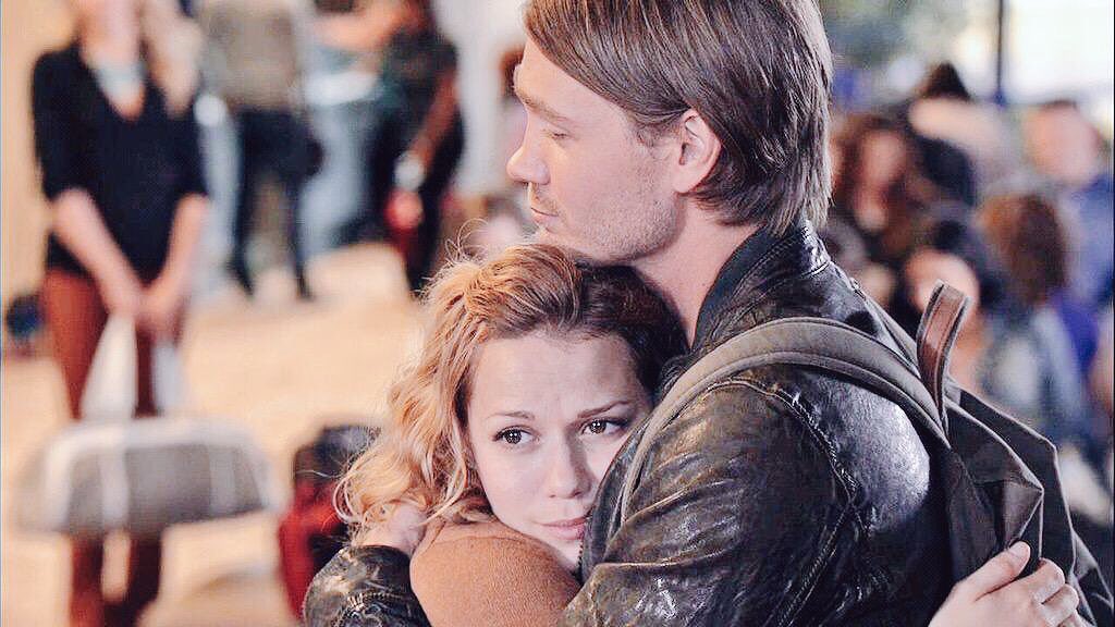 OTHdiary's tweet photo. The kind of friendships I strive to have. #OneTreeHill https://t.co/oVqvrrvigC