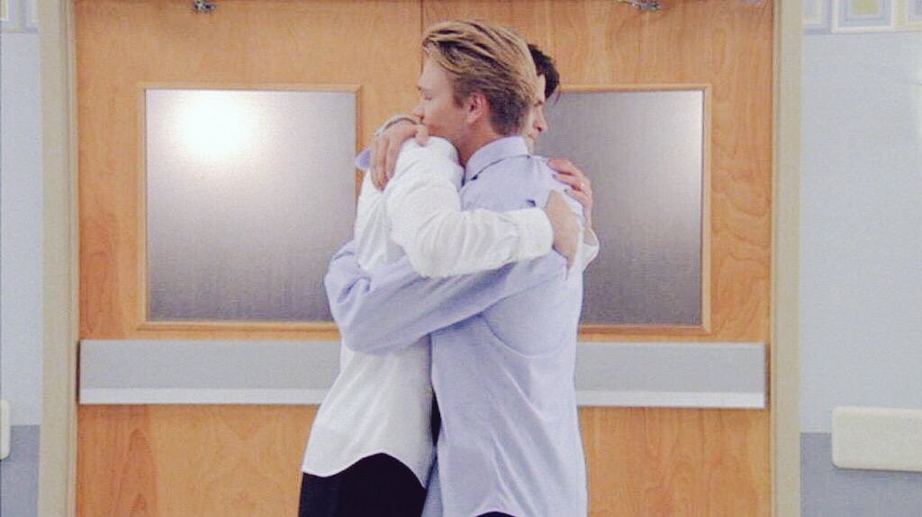 OTHdiary's tweet photo. The kind of friendships I strive to have. #OneTreeHill https://t.co/oVqvrrvigC