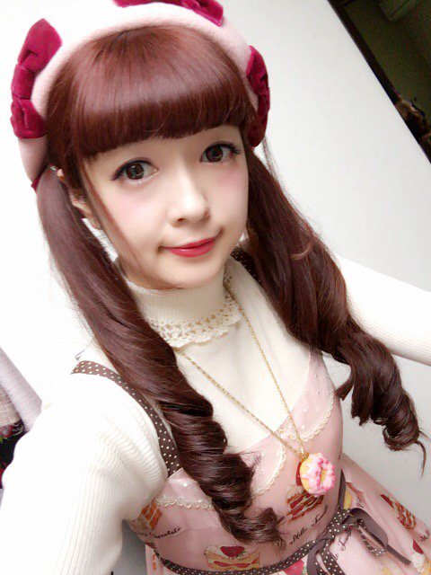 今日はツインテールにベレー帽❤️