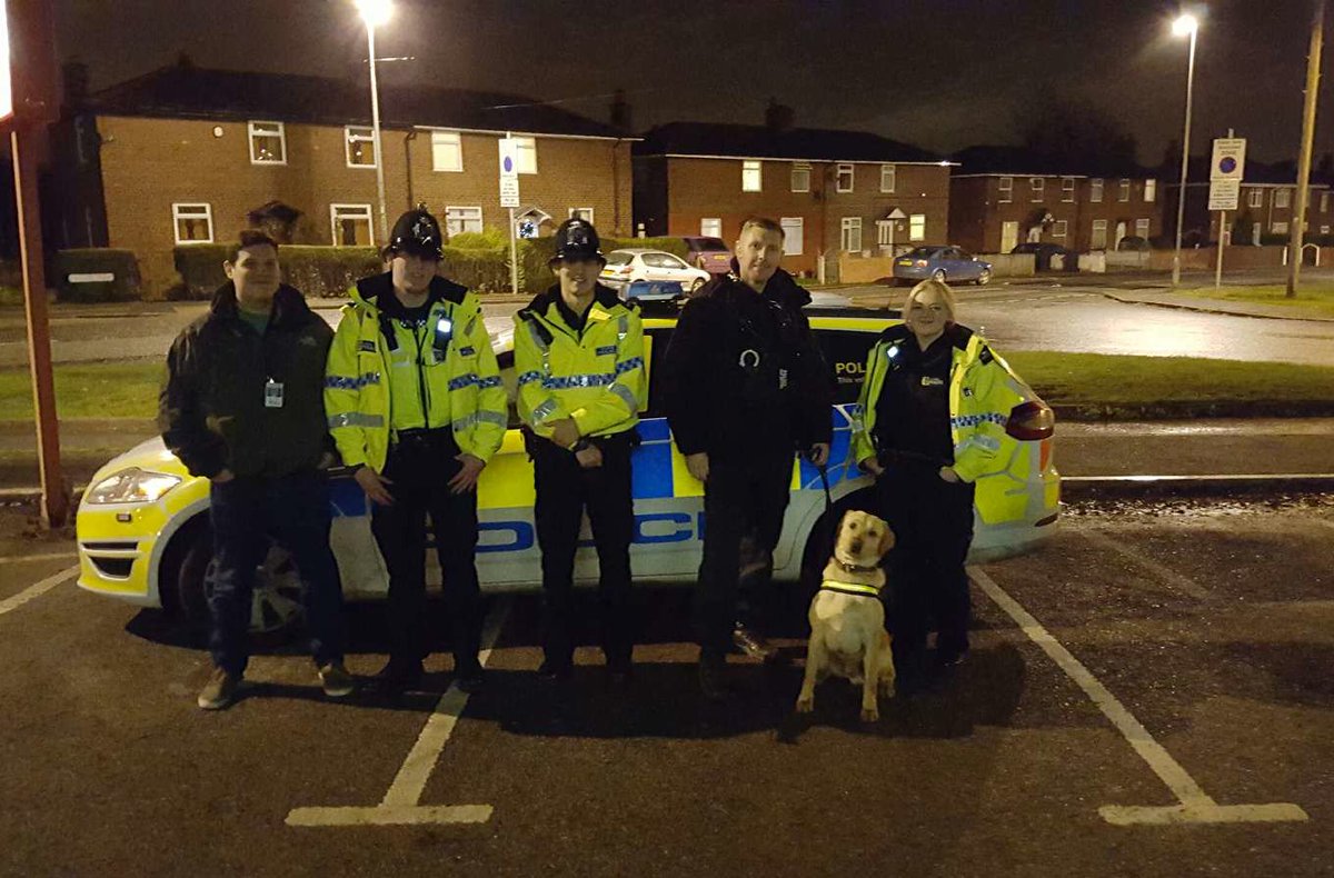CheshPolSC's tweet photo. One happy dog after having a positive find at Licencing Checks on one Ellesmere Port Pub.#We'reHere @CheshPoliceDogs https://t.co/fcqAhvFYvC