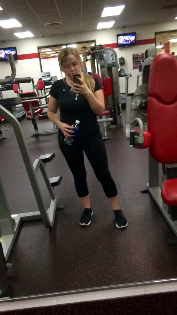 local2CBdealer's tweet photo. #progresstweet bc I'm 9 pounds down 💁🏼 https://t.co/ErnmLh7cRe
