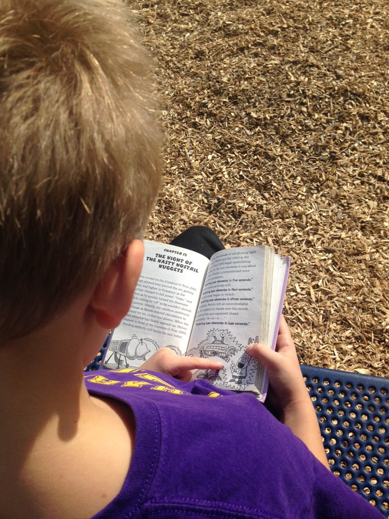 dellocar's tweet photo. My homeboy reading a recess
#RHSTeachingInternship https://t.co/918VpL0TdR