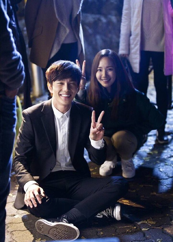 TheDramaKorea's tweet image. Park Min Young.
Desember 2014 gandeng Ji Chang Wook.
Desember 2015 gandeng Yoo Seung Ho.