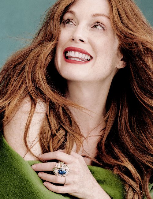 Happy birthday to this beautiful, stunning, incredible, amazing angel. I love you.

Happy Birthday Julianne Moore 