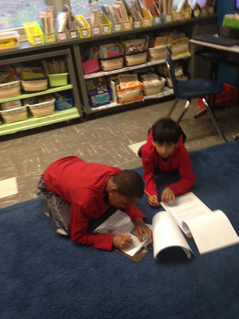 JanetConcodora's tweet photo. Partners go on a "hunt" for text and graphic features to help them learn about sunflowers . https://t.co/S8lXd8X1iC
