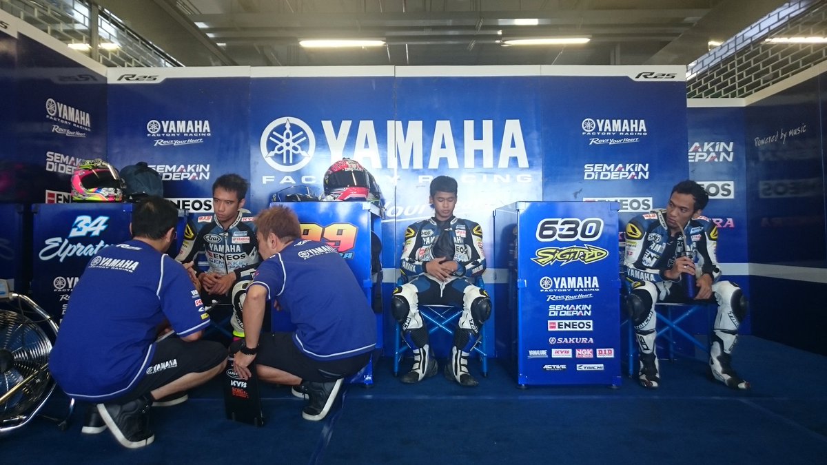 yamahaindonesia's tweet photo. Simak update berita terkini seputar @YamahaRacing_Id di #ARRC2015 hanya disini sob >> https://t.co/ayC61ST9iR https://t.co/SVvkzQrwN5