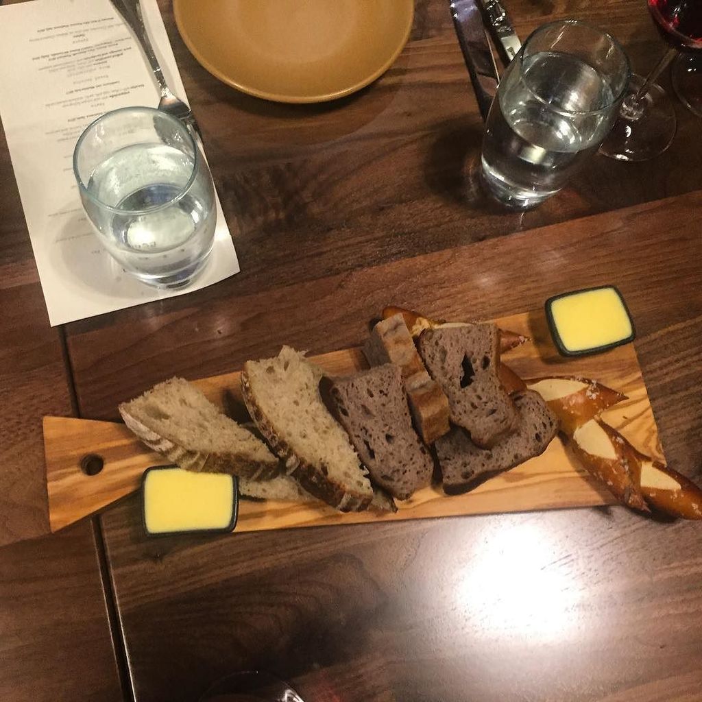DeRushaEats's tweet photo. There's a bread program @scenatavern so... #breadprogram https://t.co/0WDx9AqQpE https://t.co/FMyHMzbuVJ