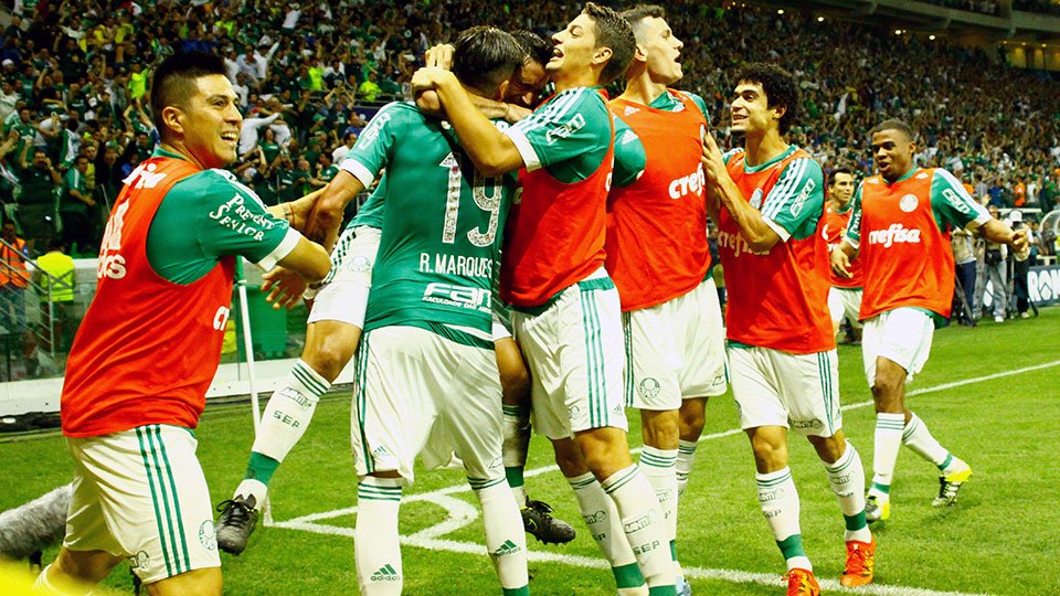 ESPNBrasil's tweet photo. Prass converte pênalti decisivo, Palmeiras vence Santos e é tri da Copa do Brasil; https://t.co/RqWz7AALzI https://t.co/hPJR7siFhO