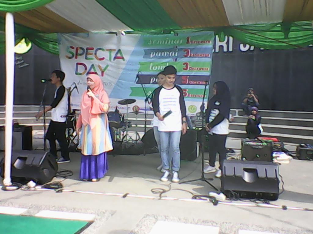 speducation_UNJ's tweet photo. Pelepasan Balon sebagai tanda di bukanya acara Special Education Celebrate This Awareness Day "SPECTADAY" #SPECTADAY https://t.co/gGLaJ738ju