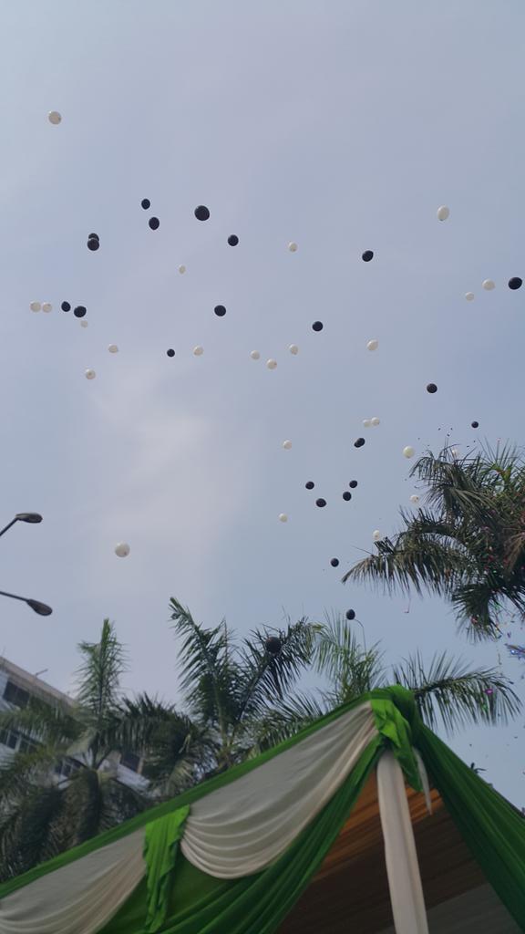 speducation_UNJ's tweet photo. Pelepasan Balon sebagai tanda di bukanya acara Special Education Celebrate This Awareness Day "SPECTADAY" #SPECTADAY https://t.co/gGLaJ738ju