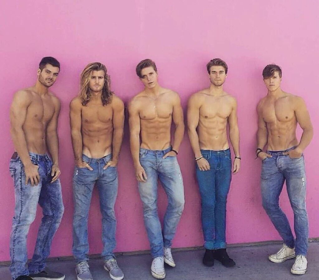 MigaSuaLoca's tweet image. Miga sua loca quero o que tá sem camisa