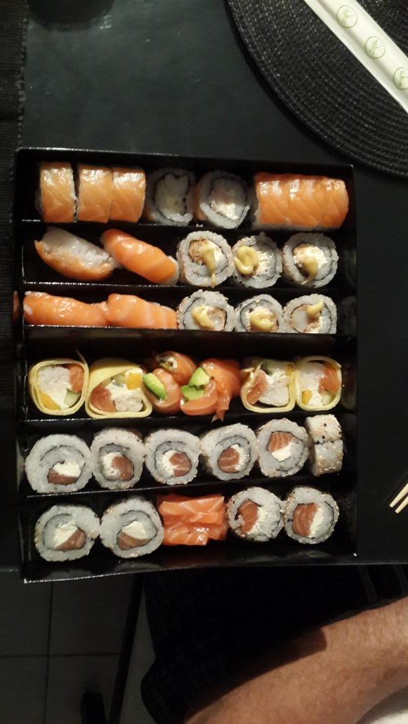 nescout's tweet photo. Salio sushi!!! https://t.co/P34LG7Bb8D