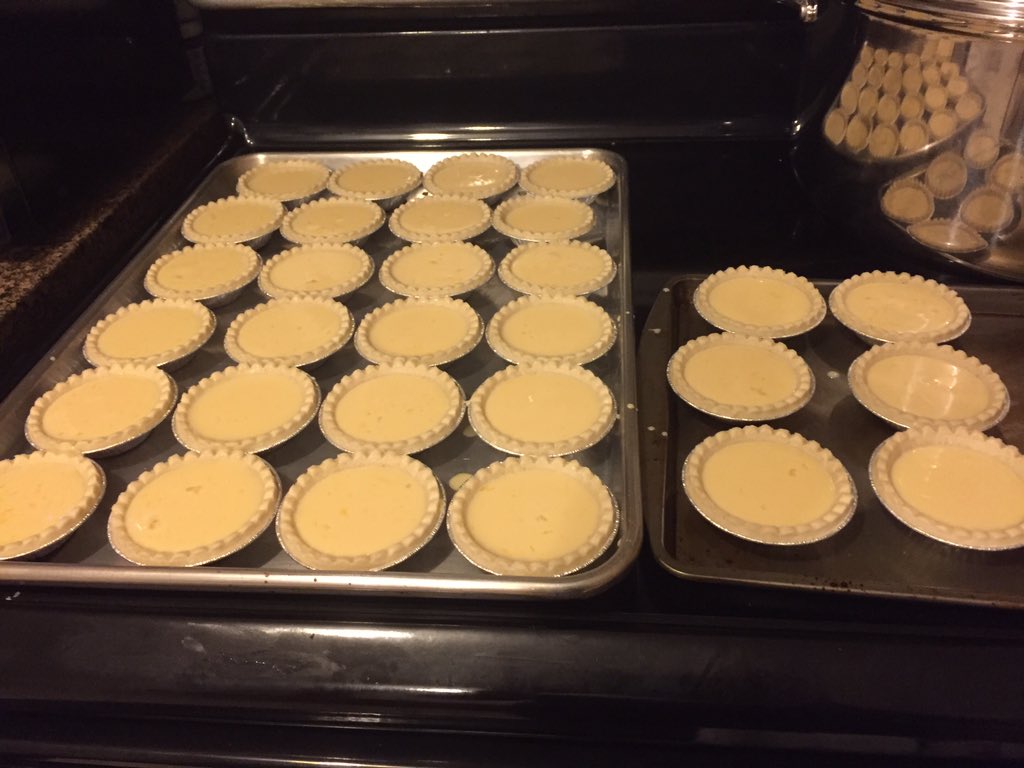 RiotCarolion's tweet photo. Baking leche flan tarts #filipinodessert #potluckproblems #yumallergies https://t.co/7VYbAhmiPE