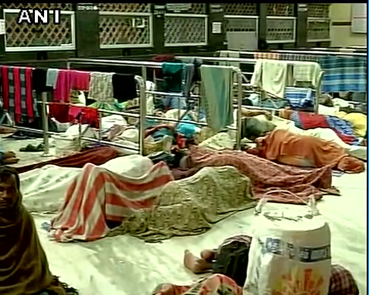ANI's tweet image. Tambaram railway station turned into a makeshift shelter for stranded passengers (2/12/15) #ChennaiFloods