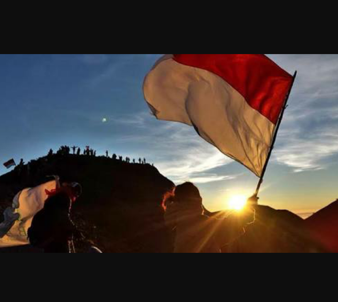 violta's tweet photo. Tidak ada Bendera Lain yg berkibar dan Berdaulat dibumi Pertiwi ini. Selain Sang Saka Merah Putih https://t.co/zdDgYcVfuK