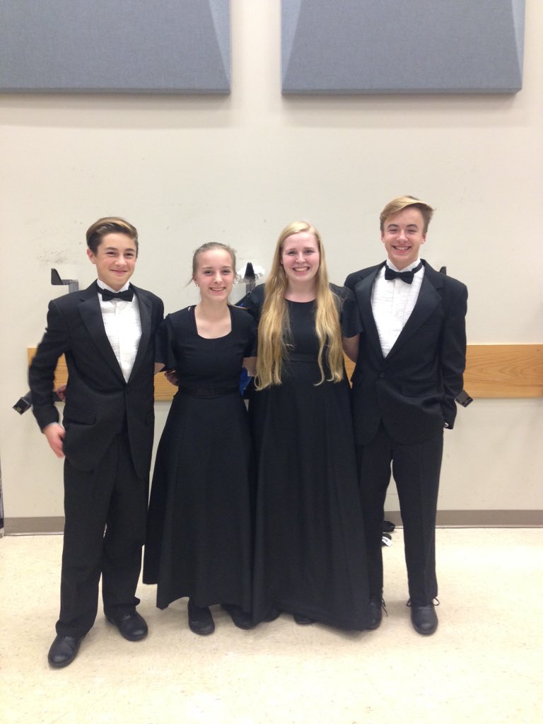 kendy_jean97's tweet photo. Representing the 6th grade hall @ Petoskey Middle School like bosses 🌟 https://t.co/uiUmqSrShV