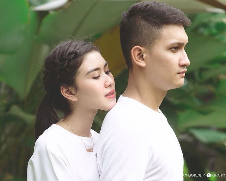 realjunnas's tweet photo. Dibalik laki laki yang sukses adaa wanita hebat dibelakangnya 💕💕💕💕 @RealSyahnazS @JuanBenedict https://t.co/vi4z7AhcO3