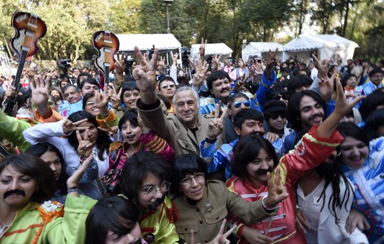 GUIADELDF's tweet photo. Si se rompió el récord que se buscaba @TurismoCDMX The beatles, detalles en #GUIADF https://t.co/xS8GvfqMme