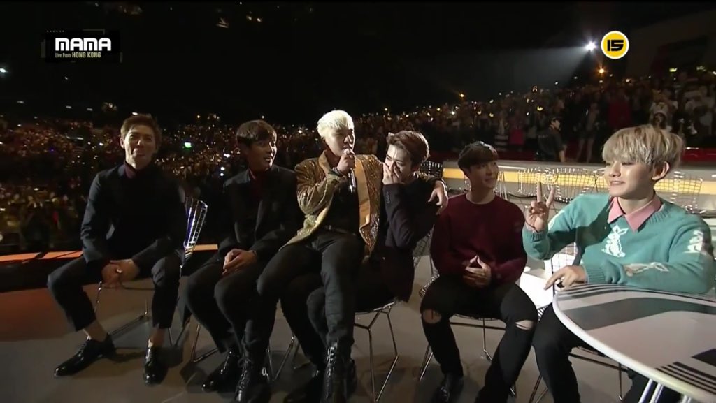 Meganruckerfx's tweet photo. I love Chanyeol's and Sehun's reactions to Seungri #MAMA2015 #bigbang #exo https://t.co/M7pU8VZSNz