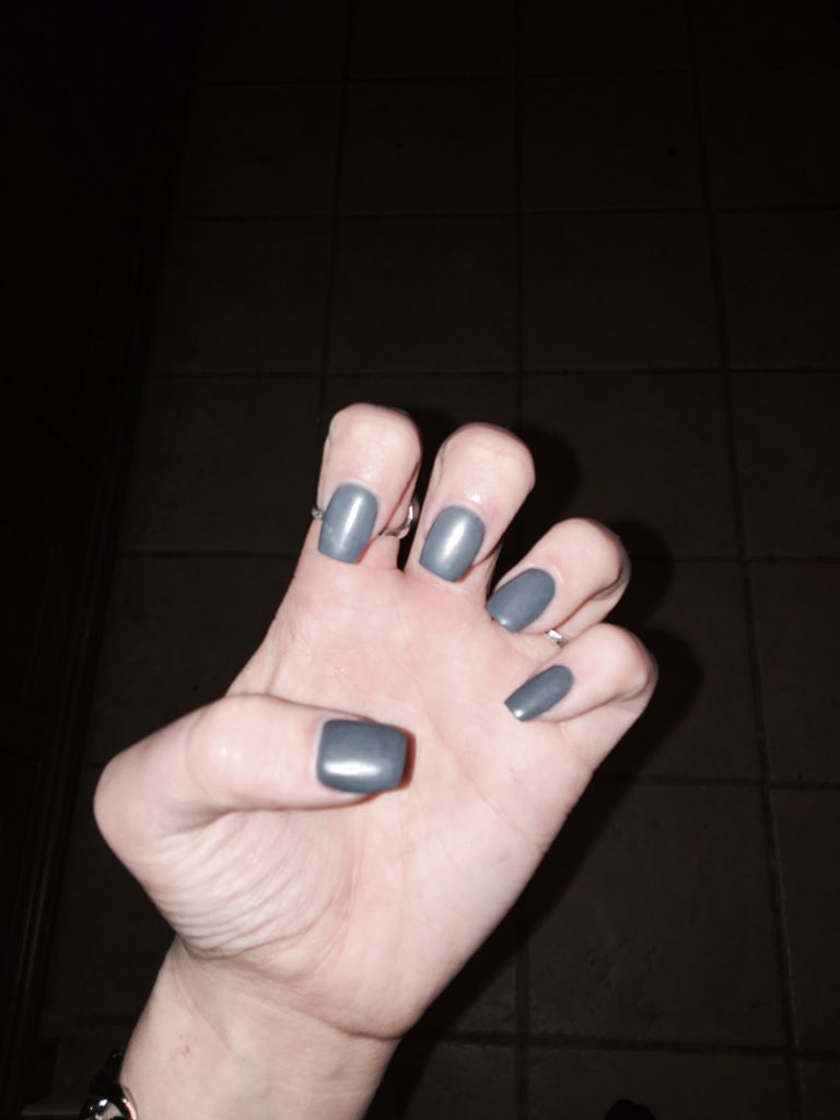 kalihensonn's tweet photo. Went with a matte grey today 🌚 #MatteGrey #LuckyNails https://t.co/fy82LhZ9tP