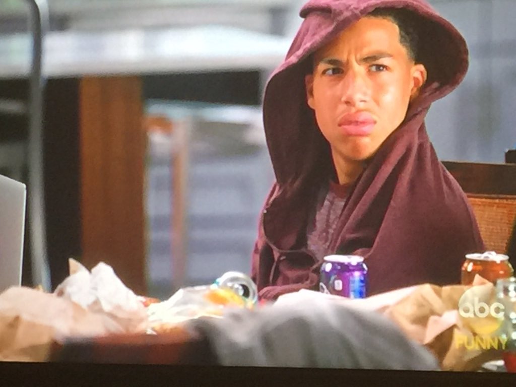 justmediaworks's tweet photo. #blackish is hilarious. #standingisforsheep #billionairetechartist #reallybadthings https://t.co/X77lxNk9Ha