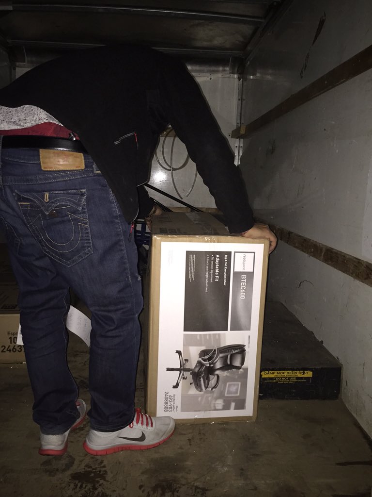 QuickdropUs's tweet photo. QuickDrop delivering anything, anywhere! Even at this time of the night! #customerslovequickdrop https://t.co/GOadyRcaTw