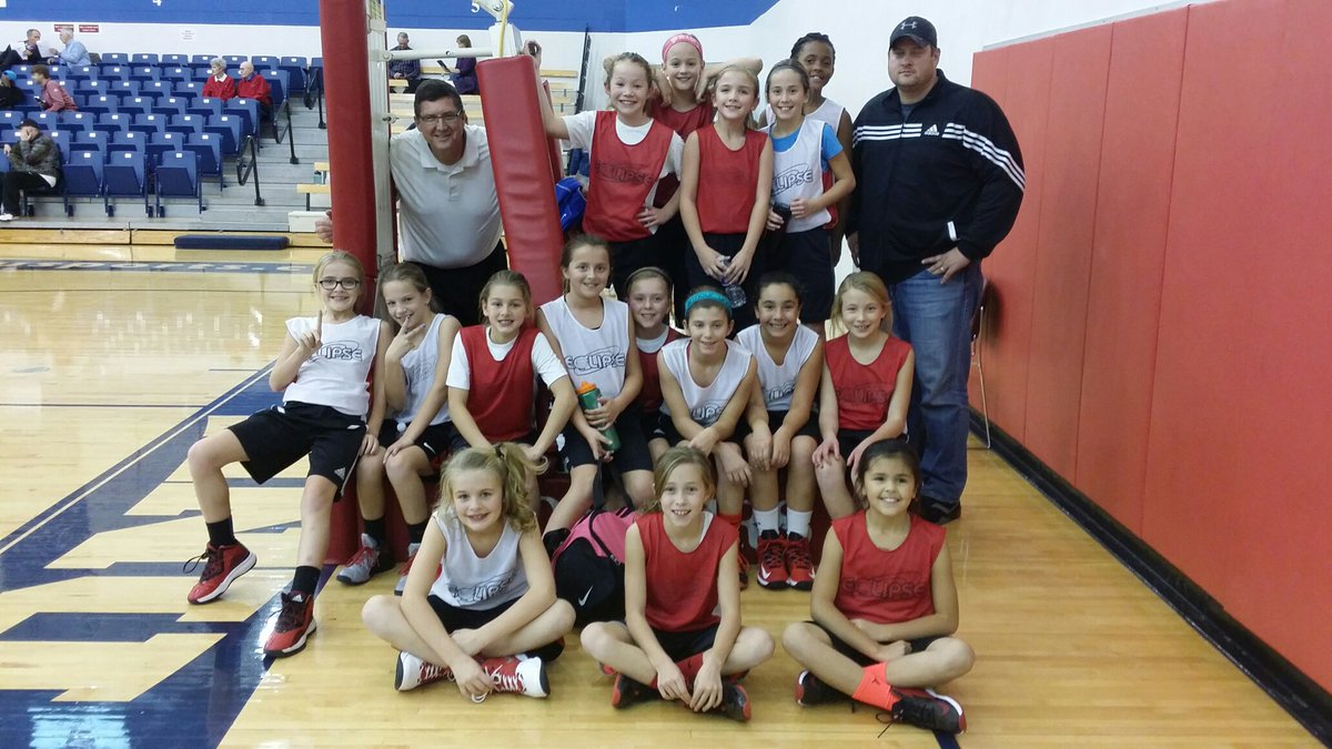 MokanGirls's tweet photo. Good job Eclipse 3rd and 4th grade girls!  They got the chance to play like the big girls at halftime of MNU game! https://t.co/WKfnFt7e37