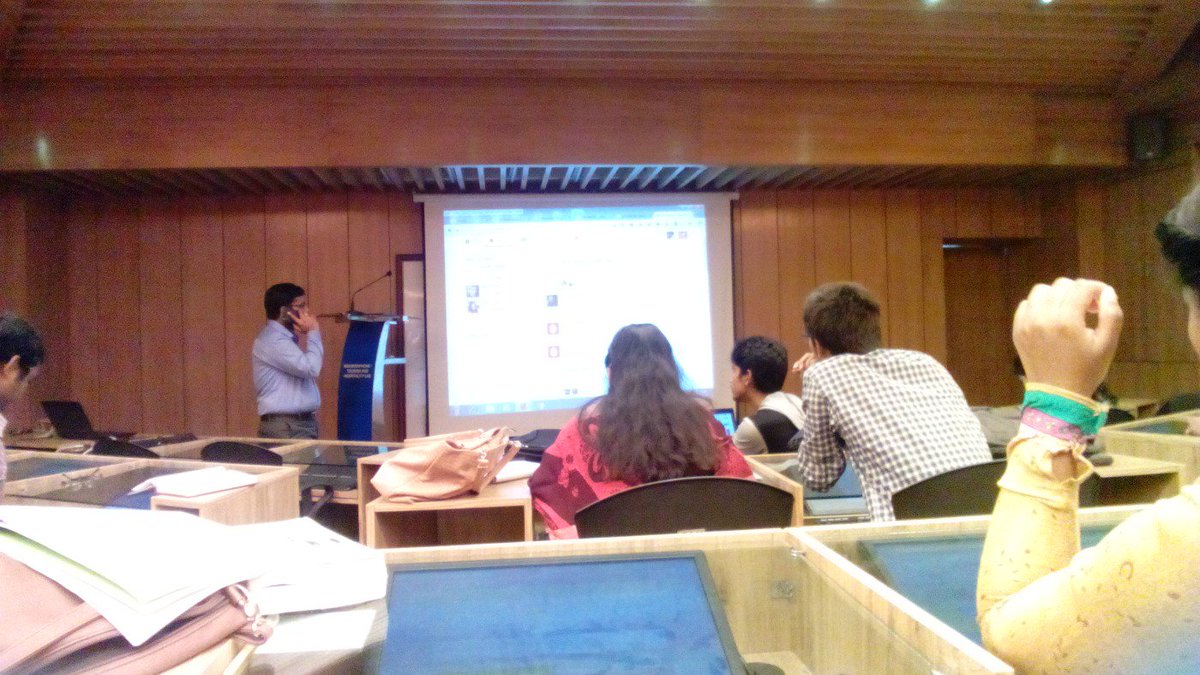 Jobaida_Nasrin's tweet photo. RT#Everyone is busy in #digitalmarketing class by @RahulDattaLive  #thm4du. https://t.co/8WJIpYi8v1 https://t.co/BCJOBFo1Al