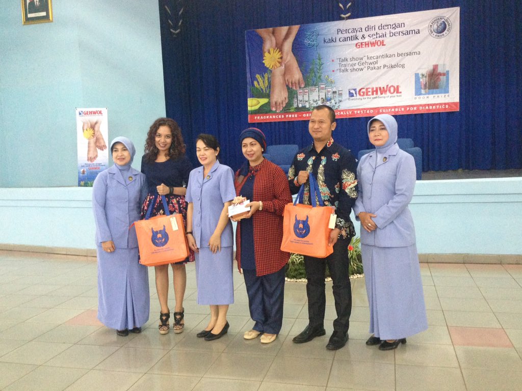 GehwolID's tweet photo. Cinderamata untuk team Gehwol dan Agrapana dari komunitas Pia Ardhya Garini KORPASKHAS Bandung https://t.co/TvkQ50D387