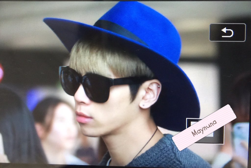 151203 Jonghyun @ Aeropuerto de Hong Kong.  CVRXllzUEAA9knq