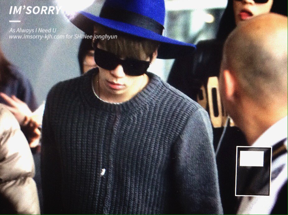 151203 Jonghyun @ Aeropuerto de Hong Kong.  CVRYSCNUsAAgLpG