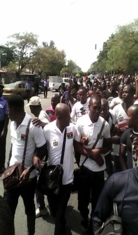 valbrownmc's tweet photo. BIAFRA OR DEATH: BEHOLD HEROIC INDIGENOUS PEOPLE OF BIAFRA UNDER THE LEADERSHIP OF #NNAMDIKANU, ABDUCTED BY BUHARI. https://t.co/n4zeGFwG3k