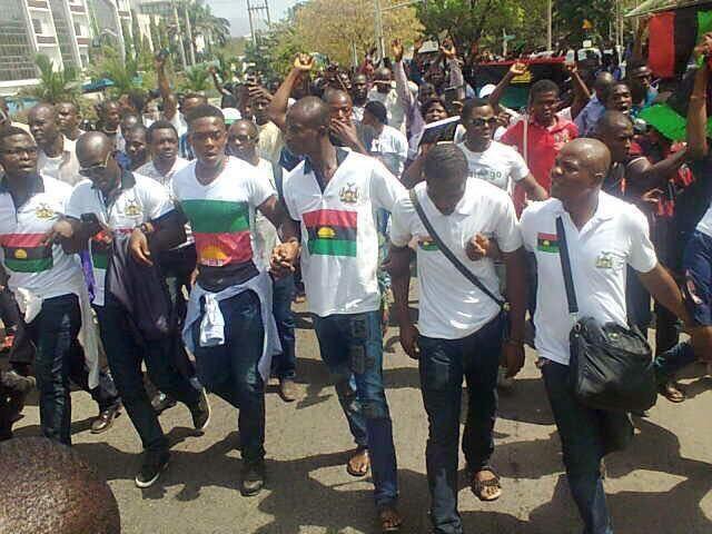 valbrownmc's tweet photo. BIAFRA OR DEATH: BEHOLD HEROIC INDIGENOUS PEOPLE OF BIAFRA UNDER THE LEADERSHIP OF #NNAMDIKANU, ABDUCTED BY BUHARI. https://t.co/Yy34ggT21Y