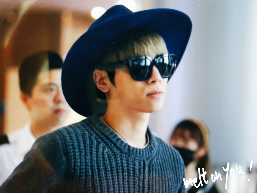 151203 Jonghyun @ Aeropuerto de Hong Kong.  CVRa07zVEAA9OVc