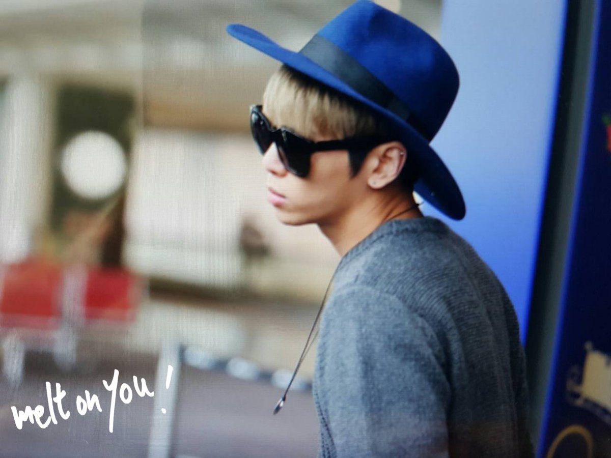 151203 Jonghyun @ Aeropuerto de Hong Kong.  CVRc3TeUwAAd-gZ